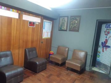 EXCELENTE CASA CON LOCAL COMERCIAL EN VENTA, MUY BIEN UBICADO EN EL BOULEVARD AL COSTADO DE LA MUNICIPALIDAD DE CHOSICA, CERCA AL PARQUE