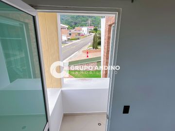 Se Vende Casa en el Condómino Terrazas de Mensulí – Piedecuesta
