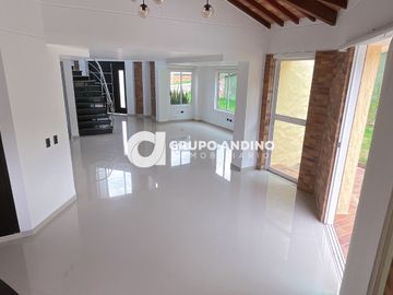 Se Vende Casa en el Condómino Terrazas de Mensulí – Piedecuesta