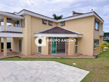 Se Vende Casa en el Condómino Terrazas de Mensulí – Piedecuesta