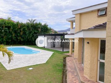 Se Vende Casa en el Condómino Terrazas de Mensulí – Piedecuesta