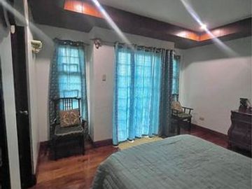 4 BR House & Lot For Sale  in Tagaytay Heights
