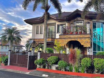 4 BR House & Lot For Sale  in Tagaytay Heights