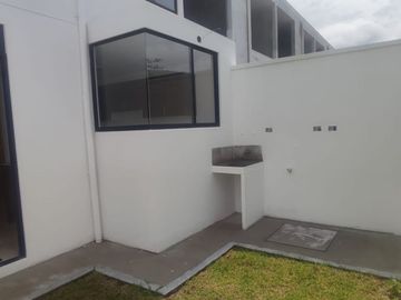 DE VENTA CASA 3 DORMITORIOS EN CONJUNTO POR ESTRENAR - POMASQUI
