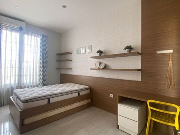 Rumah Minimalis Modern Full Furnish Siap Huni di Bukit Mas Rempoa, Jaksel