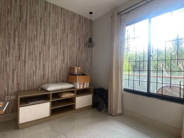Rumah Minimalis Modern Full Furnish Siap Huni di Bukit Mas Rempoa, Jaksel