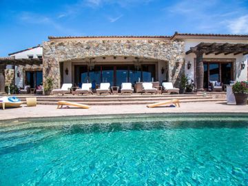 Residencia con vista al mar, alberca infinity privada, jacuzzi, pergola, Fogata y  area de golf para practicar, Pacific Ocean, Cabo San Lucas.