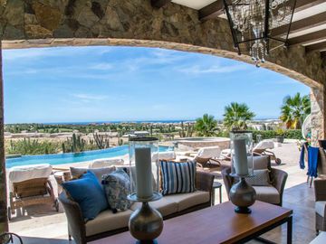 Residencia con vista al mar, alberca infinity privada, jacuzzi, pergola, Fogata y  area de golf para practicar, Pacific Ocean, Cabo San Lucas.