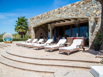 Residencia con vista al mar, alberca infinity privada, jacuzzi, pergola, Fogata y  area de golf para practicar, Pacific Ocean, Cabo San Lucas.
