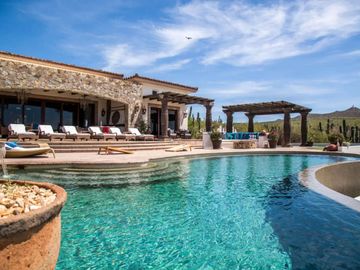 Residencia con vista al mar, alberca infinity privada, jacuzzi, pergola, Fogata y  area de golf para practicar, Pacific Ocean, Cabo San Lucas.