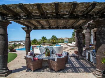 Residencia con vista al mar, alberca infinity privada, jacuzzi, pergola, Fogata y  area de golf para practicar, Pacific Ocean, Cabo San Lucas.