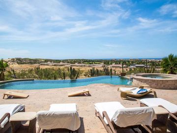Residencia con vista al mar, alberca infinity privada, jacuzzi, pergola, Fogata y  area de golf para practicar, Pacific Ocean, Cabo San Lucas.