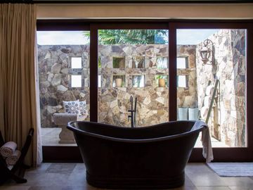 Residencia con vista al mar, alberca infinity privada, jacuzzi, pergola, Fogata y  area de golf para practicar, Pacific Ocean, Cabo San Lucas.