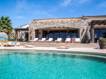 Residencia con vista al mar, alberca infinity privada, jacuzzi, pergola, Fogata y  area de golf para practicar, Pacific Ocean, Cabo San Lucas.