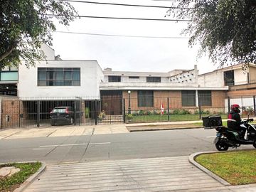 VENDO CASA EN JR. LOS RECUERDOS, SAN BORJA, SURCO, 702 mts2