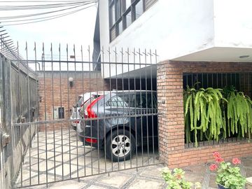 VENDO CASA EN JR. LOS RECUERDOS, SAN BORJA, SURCO, 702 mts2