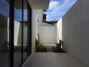 4 Bedroom House and Lot in Trevi Excutive Village