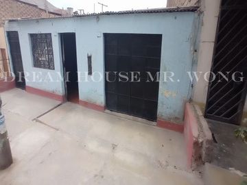 OCACION POR VIAJE VENDO AMPLIA CASONA DE 285.65M2 COMO TERRENO EN PAMPA DE COMAS ALT. 47 AV. TUPAC AMARU