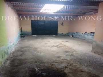 OCACION POR VIAJE VENDO AMPLIA CASONA DE 285.65M2 COMO TERRENO EN PAMPA DE COMAS ALT. 47 AV. TUPAC AMARU