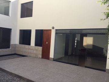 VENDO HERMOSA CASA PARA FAMILIAS EN URB LAS GARDENIAS, SURCO