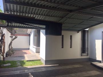 VENDO HERMOSA CASA PARA FAMILIAS EN URB LAS GARDENIAS, SURCO