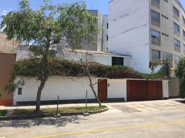 VENDO HERMOSA CASA PARA FAMILIAS EN URB LAS GARDENIAS, SURCO
