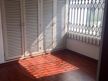 VENDO HERMOSA CASA PARA FAMILIAS EN URB LAS GARDENIAS, SURCO