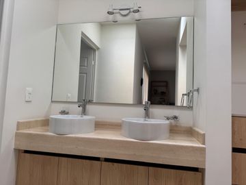 CAS EN VENTA NUEVA EN LEÓN GTO EN PRIVADO CON VIGILANCIA 24/7 EN ZONA NORTE