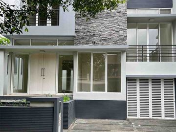 RUMAH SEWA TAHUNAN DI KEBAYORAN HEIGHT BINTARO