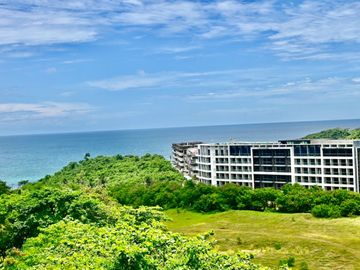 Relaxing and Spacious Vacation Condo For Sale at Oceanway Residences in Boracay Newcoast