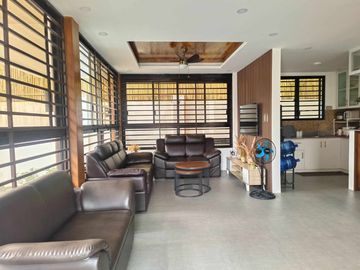 ELEGANT HOUSE WITH SWIMMING POOL FOR SALE