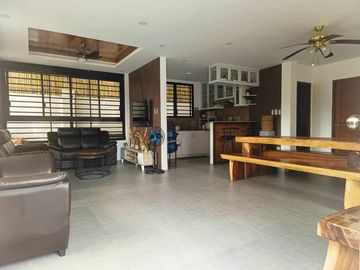 ELEGANT HOUSE WITH SWIMMING POOL FOR SALE