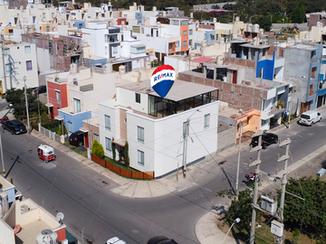 Moderna Casa En Esquina - Condominio Villa Club (La Tinguiña, Ica)