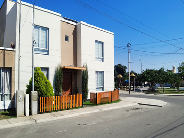 Moderna Casa En Esquina - Condominio Villa Club (La Tinguiña, Ica)