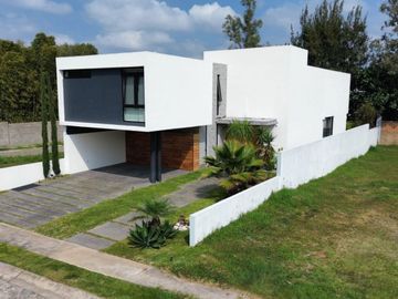 CASA EN VENTA EN FRACCIONAMIENTO DIANA NATURA
