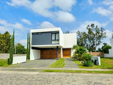 CASA EN VENTA EN FRACCIONAMIENTO DIANA NATURA