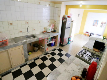 ID 1041310 Se Vende Amplia Y Comoda Casa Frente A Parque
