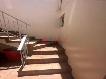 ID 1041310 Se Vende Amplia Y Comoda Casa Frente A Parque