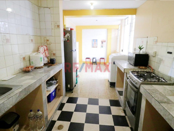 ID 1041310 Se Vende Amplia Y Comoda Casa Frente A Parque