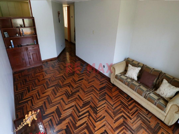 ID 1041310 Se Vende Amplia Y Comoda Casa Frente A Parque