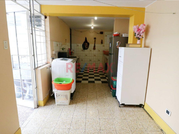 ID 1041310 Se Vende Amplia Y Comoda Casa Frente A Parque