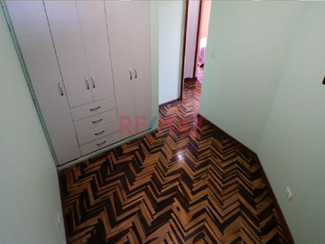 ID 1041310 Se Vende Amplia Y Comoda Casa Frente A Parque