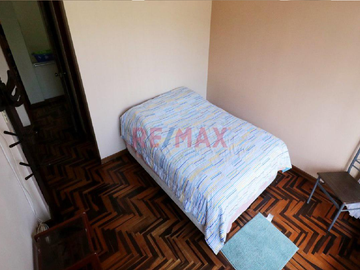 ID 1041310 Se Vende Amplia Y Comoda Casa Frente A Parque