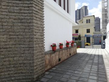 PROPIEDAD DE LUJO IDEAL PARA EMBAJADAS, BANCOS, COOPERATIVAS, CONSORCIOS JURIDICOS, CLÌNICAS, RESTAURANTES, INSTITUTOS, ETC.