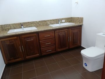 PROPIEDAD DE LUJO IDEAL PARA EMBAJADAS, BANCOS, COOPERATIVAS, CONSORCIOS JURIDICOS, CLÌNICAS, RESTAURANTES, INSTITUTOS, ETC.