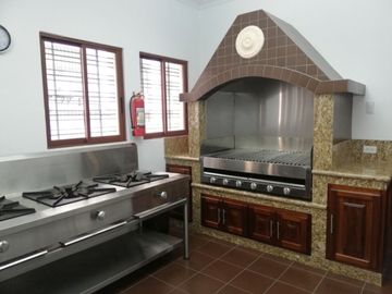 PROPIEDAD DE LUJO IDEAL PARA EMBAJADAS, BANCOS, COOPERATIVAS, CONSORCIOS JURIDICOS, CLÌNICAS, RESTAURANTES, INSTITUTOS, ETC.
