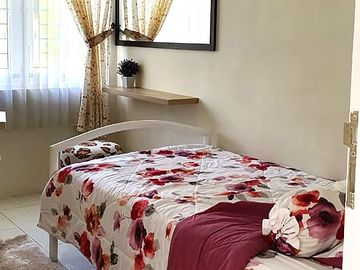 Rumah Vintage Halaman Luas dekat Alun-alun Wates
