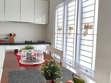 Rumah Vintage Halaman Luas dekat Alun-alun Wates