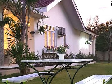 Rumah Vintage Halaman Luas dekat Alun-alun Wates