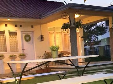 Rumah Vintage Halaman Luas dekat Alun-alun Wates